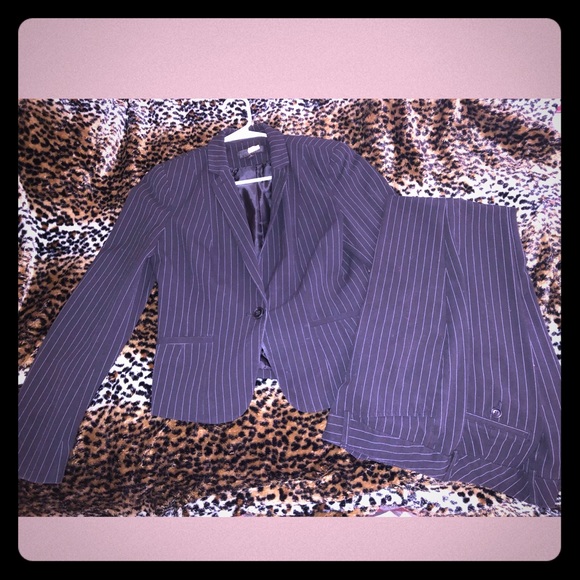 Worthington Pinstriped Ladies suit size 4